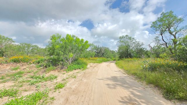 289 ZIGMOND RD, Poteet, TX 78065