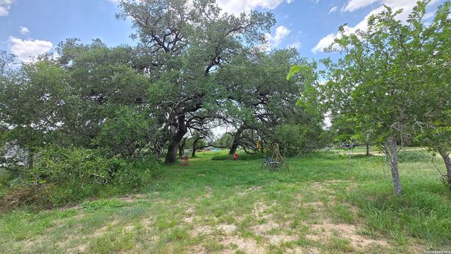 289 ZIGMOND RD, Poteet, TX 78065