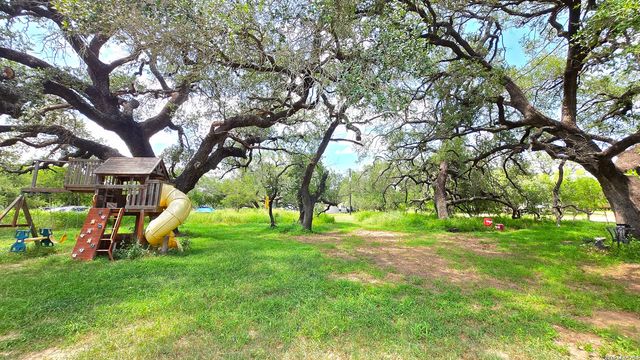289 ZIGMOND RD, Poteet, TX 78065
