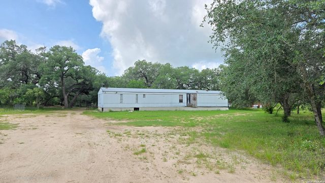 289 ZIGMOND RD, Poteet, TX 78065