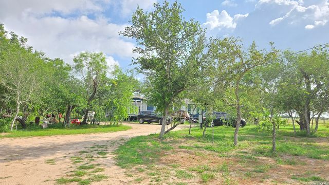 289 ZIGMOND RD, Poteet, TX 78065