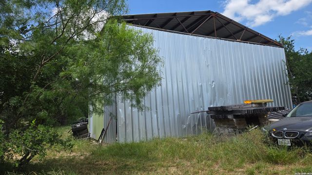 289 ZIGMOND RD, Poteet, TX 78065