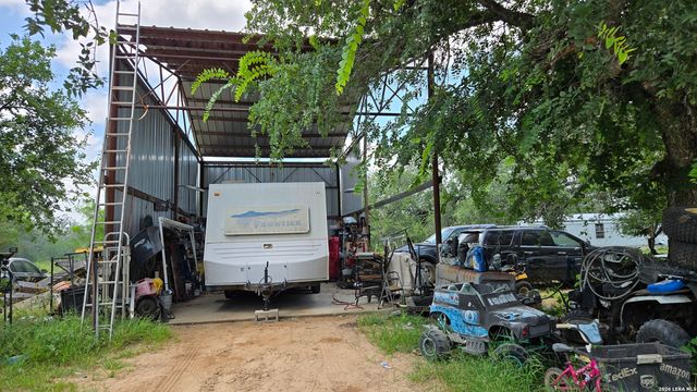 289 ZIGMOND RD, Poteet, TX 78065
