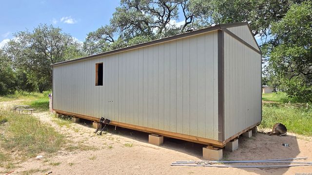 289 ZIGMOND RD, Poteet, TX 78065