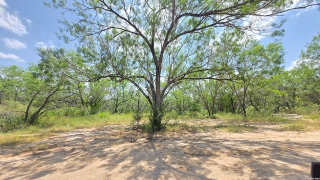289 ZIGMOND RD, Poteet, TX 78065