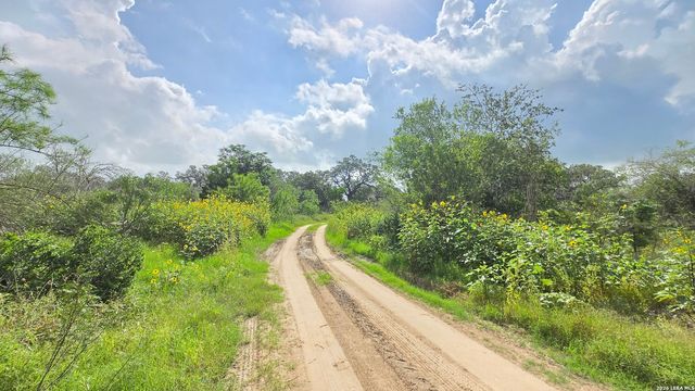 289 ZIGMOND RD, Poteet, TX 78065