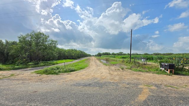 289 ZIGMOND RD, Poteet, TX 78065