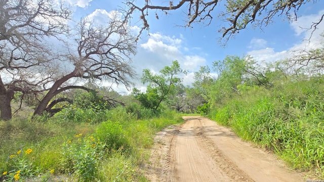 289 ZIGMOND RD, Poteet, TX 78065