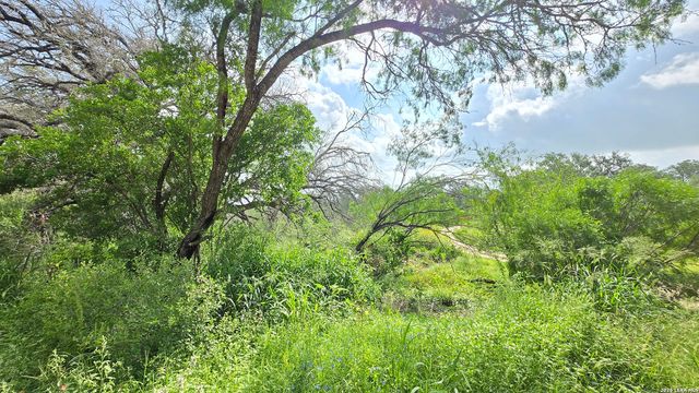 289 ZIGMOND RD, Poteet, TX 78065