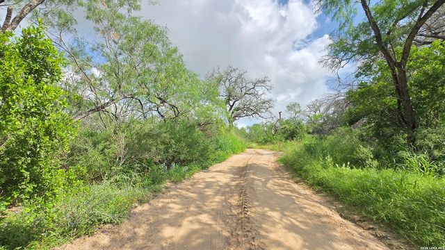 289 ZIGMOND RD, Poteet, TX 78065