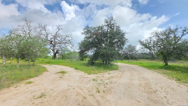 289 ZIGMOND RD, Poteet, TX 78065
