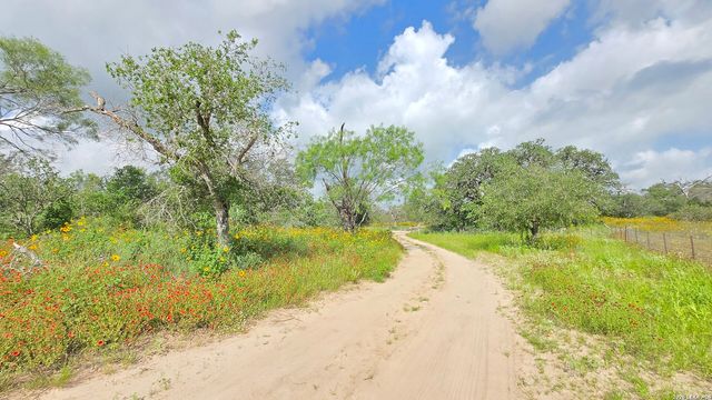 289 ZIGMOND RD, Poteet, TX 78065