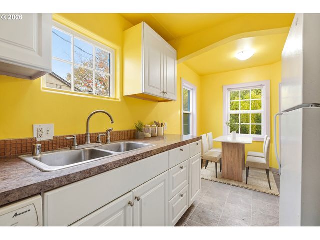 2904 HARNEY St, Vancouver, WA 98660