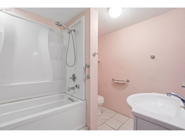 2904 HARNEY St, Vancouver, WA 98660