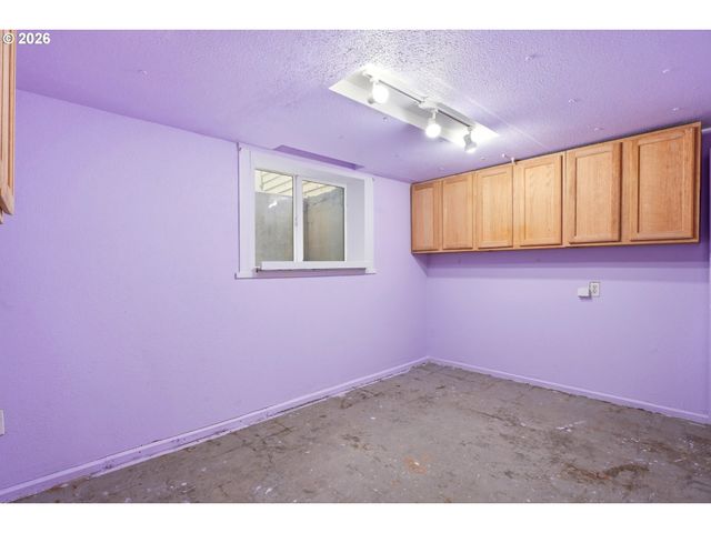 2904 HARNEY St, Vancouver, WA 98660