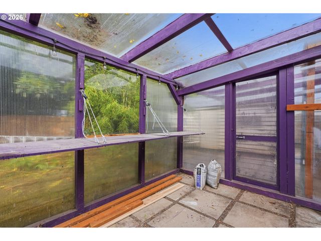 2904 HARNEY St, Vancouver, WA 98660