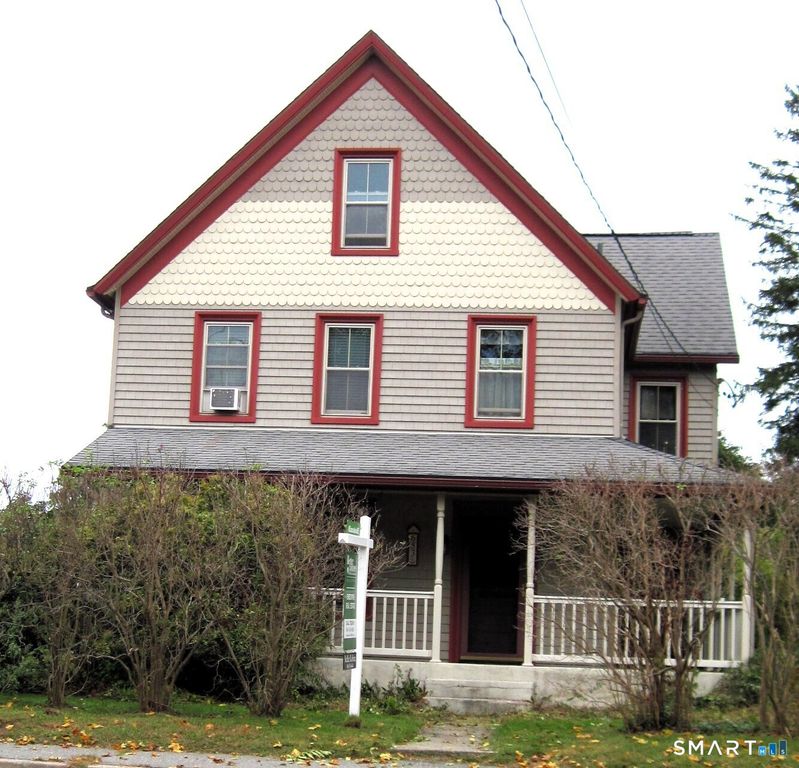 653 Vauxhall St Extension, Waterford, CT 06385