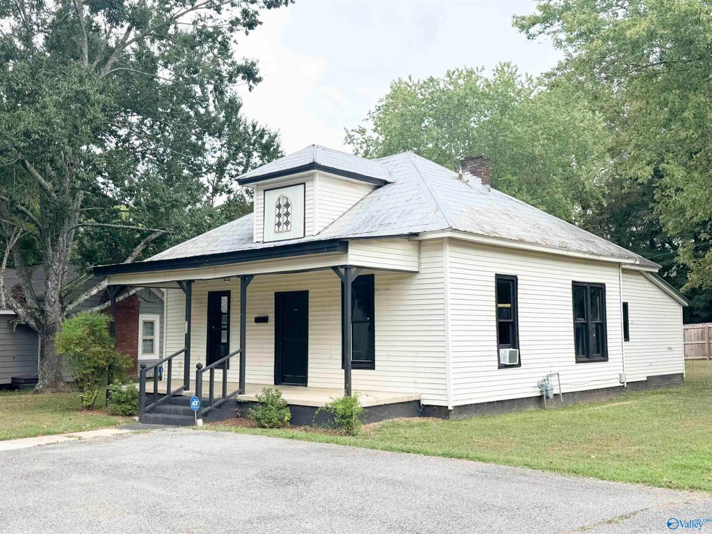 713 W Washington Street, Athens, AL 35613