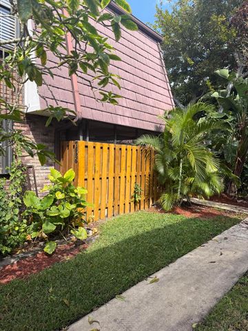 7526 Courtyard Run E, Boca Raton, FL 33433