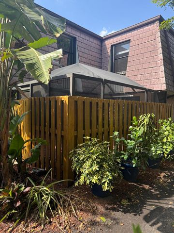 7526 Courtyard Run E, Boca Raton, FL 33433