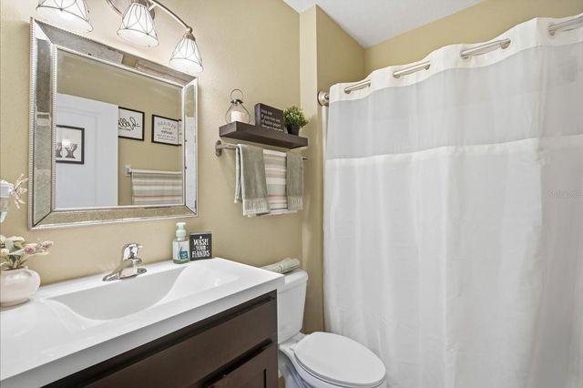 8201 BILSTON VILLAGE LANE, Gibsonton, FL 33534