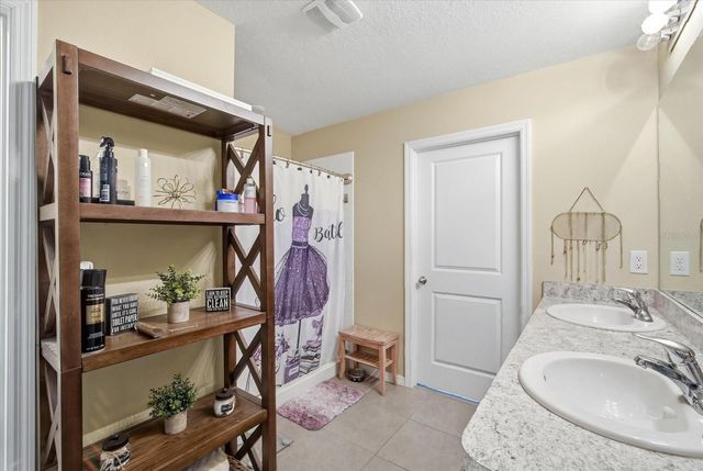 8201 BILSTON VILLAGE LANE, Gibsonton, FL 33534