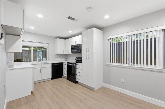 2132 Bordeaux Drive, Carrollton, TX 75007
