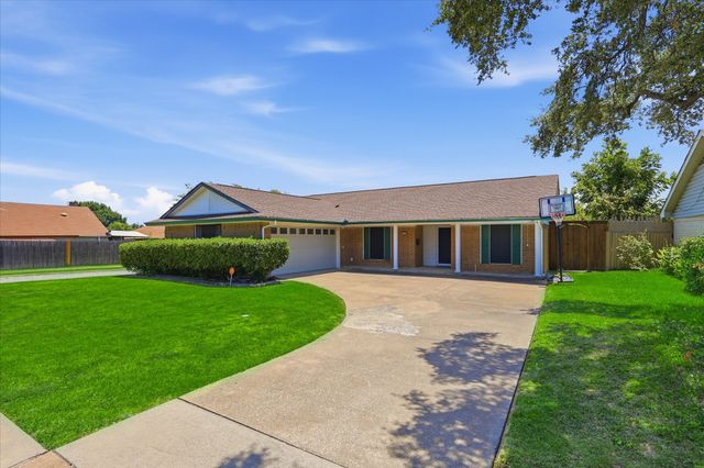2132 Bordeaux Drive, Carrollton, TX 75007