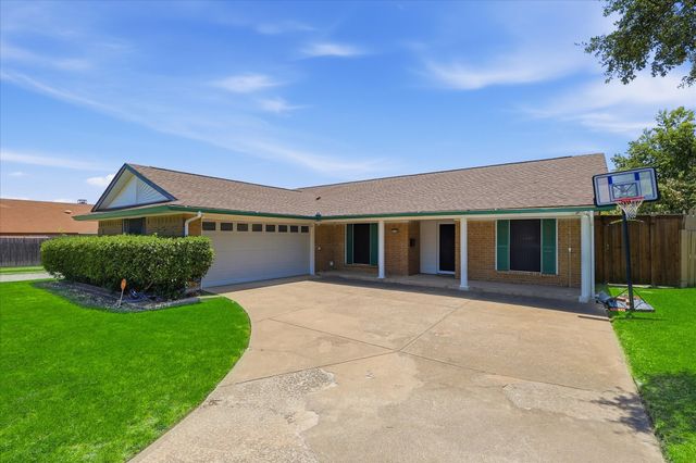 2132 Bordeaux Drive, Carrollton, TX 75007