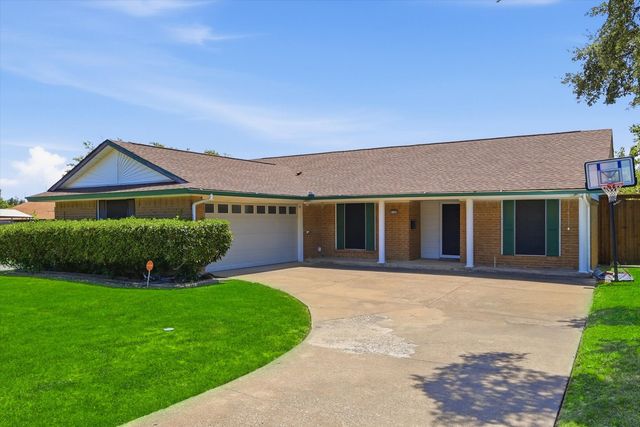 2132 Bordeaux Drive, Carrollton, TX 75007