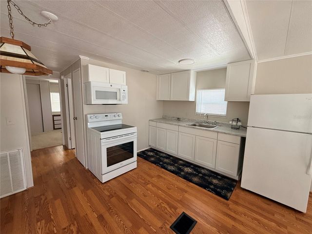 427 CENTER CREST BOULEVARD, Davenport, FL 33837