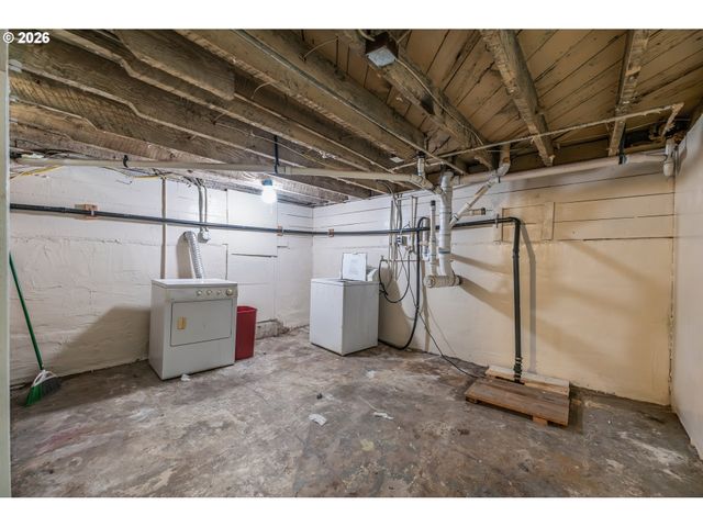 1223 WASHINGTON St, Eugene, OR 97401