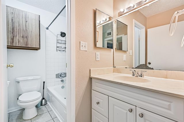 260 El Dorado Boulevard 2008, Houston, TX 77598