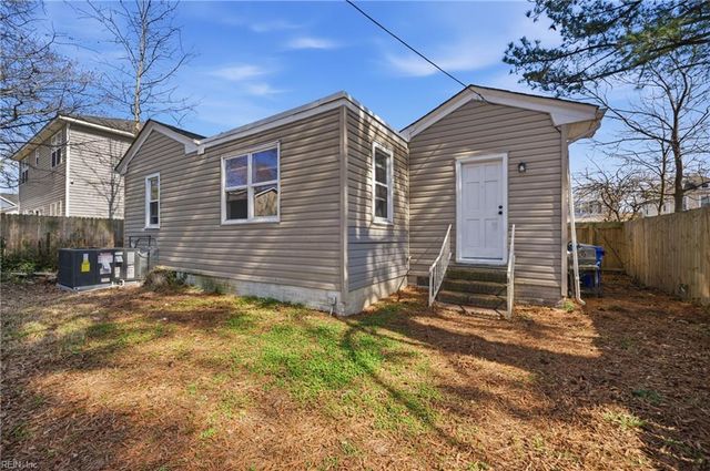 1912 Deep Creek BLVD, Portsmouth, VA 23704