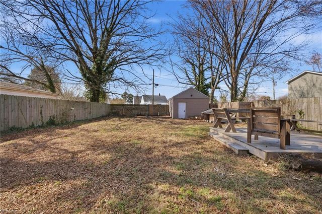 1912 Deep Creek BLVD, Portsmouth, VA 23704