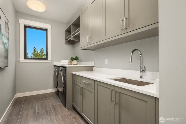 8040 Forest Drive NE, Seattle, WA 98115