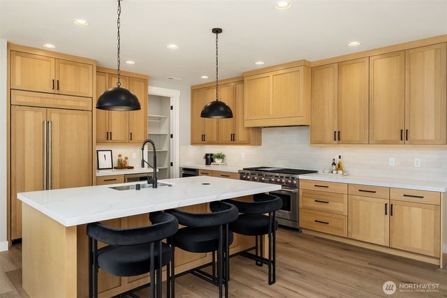 8040 Forest Drive NE, Seattle, WA 98115