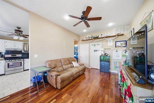 73 Page Drive, Oakland, NJ 07436