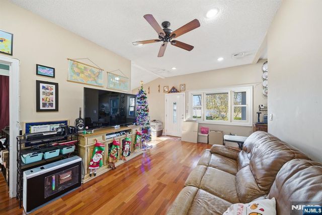 73 Page Drive, Oakland, NJ 07436