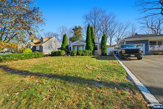 73 Page Drive, Oakland, NJ 07436