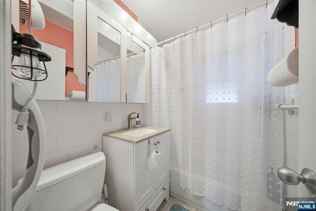 73 Page Drive, Oakland, NJ 07436