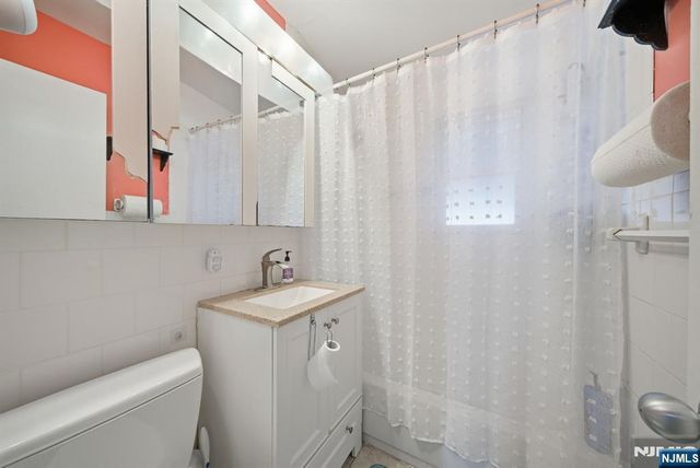 73 Page Drive, Oakland, NJ 07436