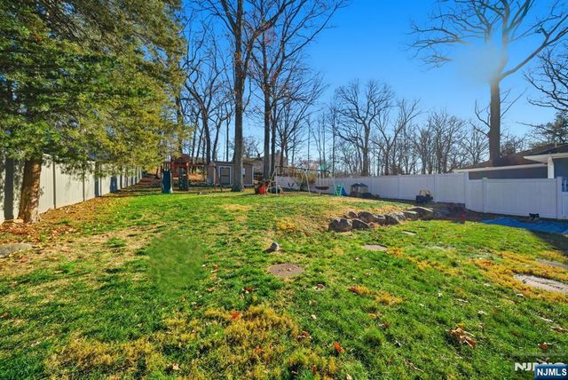 73 Page Drive, Oakland, NJ 07436