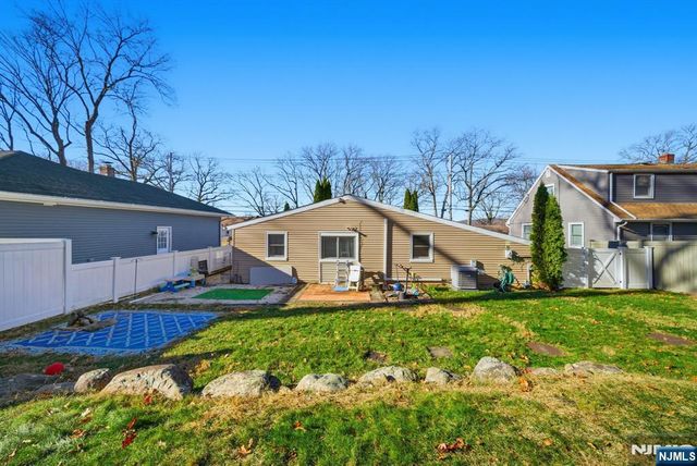 73 Page Drive, Oakland, NJ 07436