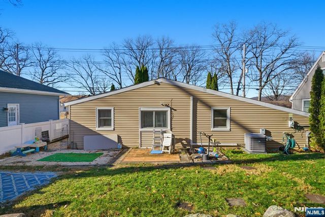 73 Page Drive, Oakland, NJ 07436