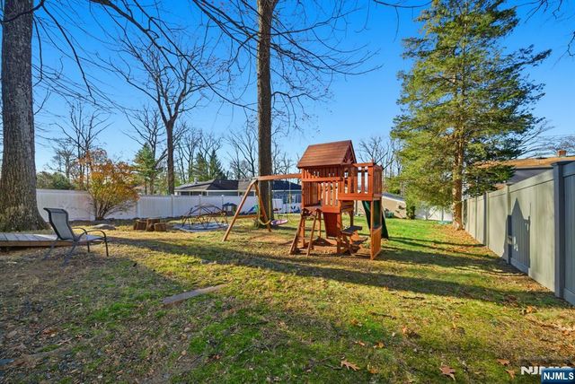 73 Page Drive, Oakland, NJ 07436