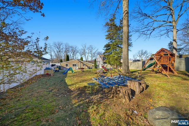 73 Page Drive, Oakland, NJ 07436