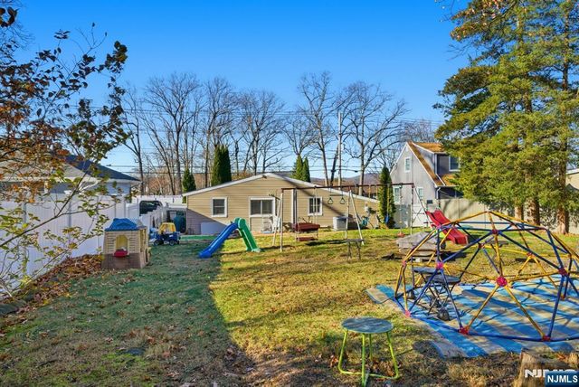 73 Page Drive, Oakland, NJ 07436