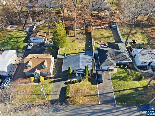 73 Page Drive, Oakland, NJ 07436