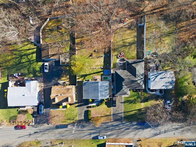 73 Page Drive, Oakland, NJ 07436